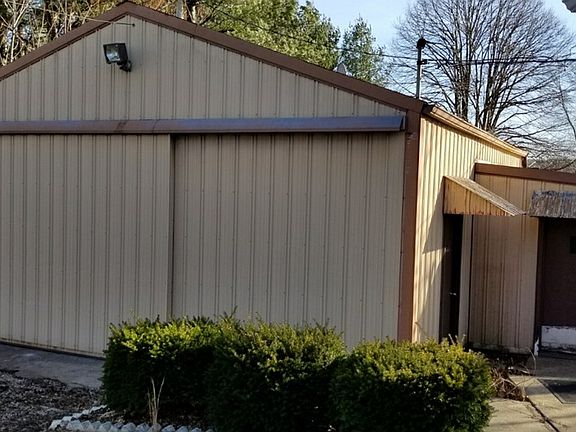 Large Garage / Workshop