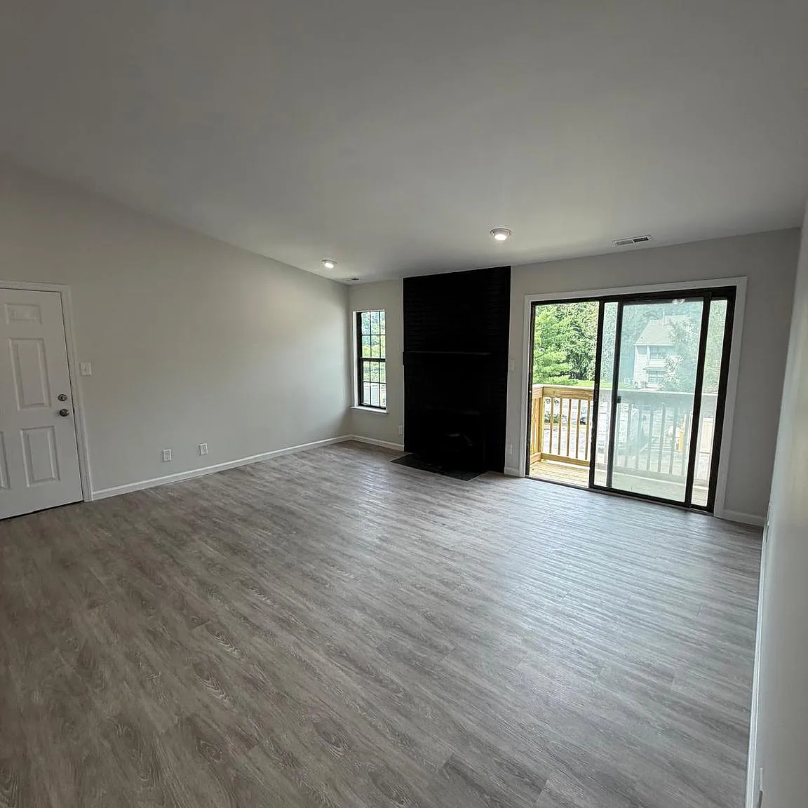 2 bed, 1031 sqft, $2,100 — Photo 3