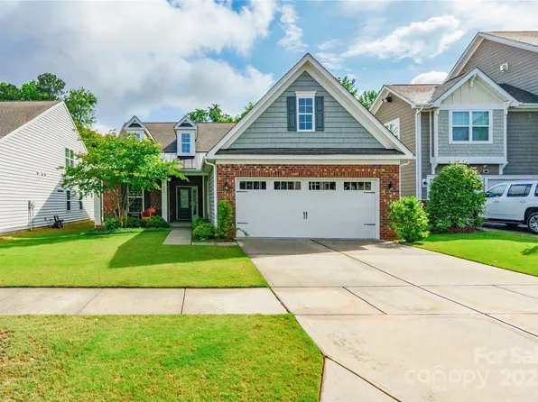 640 Mackenzie Falls Dr, Fort Mill, SC 29715