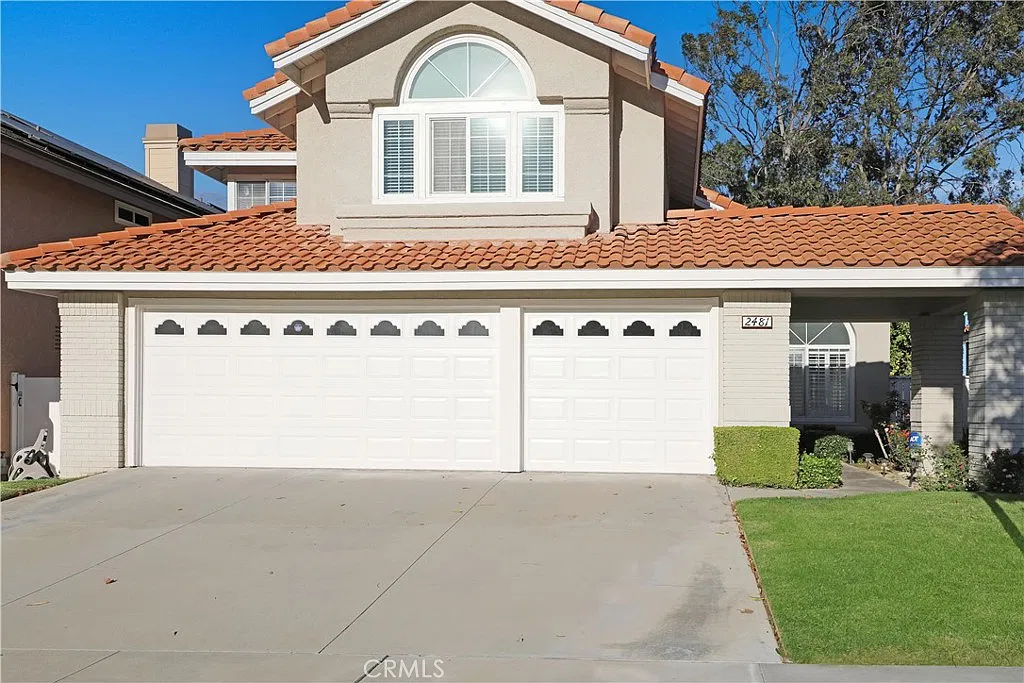 5 bed, 2844 sqft, $4,900 — Photo 1