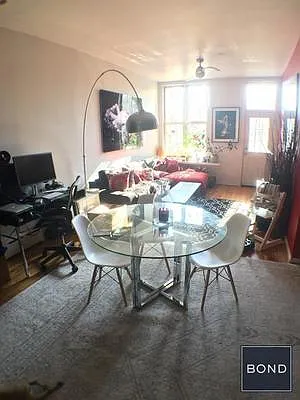 Rented by Bond New York | media 27