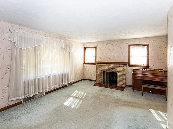 2nd image of 522 Connecticut Dr