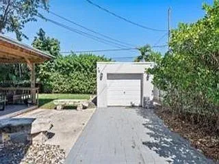 2231 SW 17th St — Photo 14