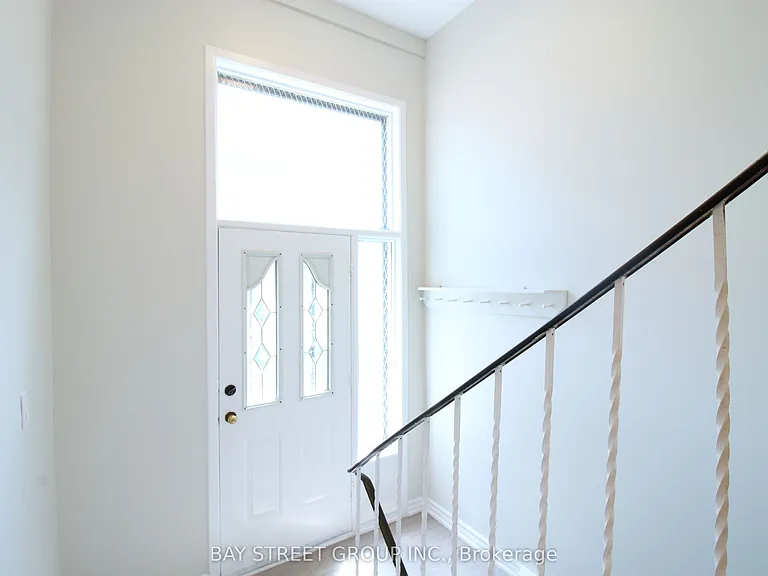 117 Pindar Cres #MAIN FLOOR — Photo 8