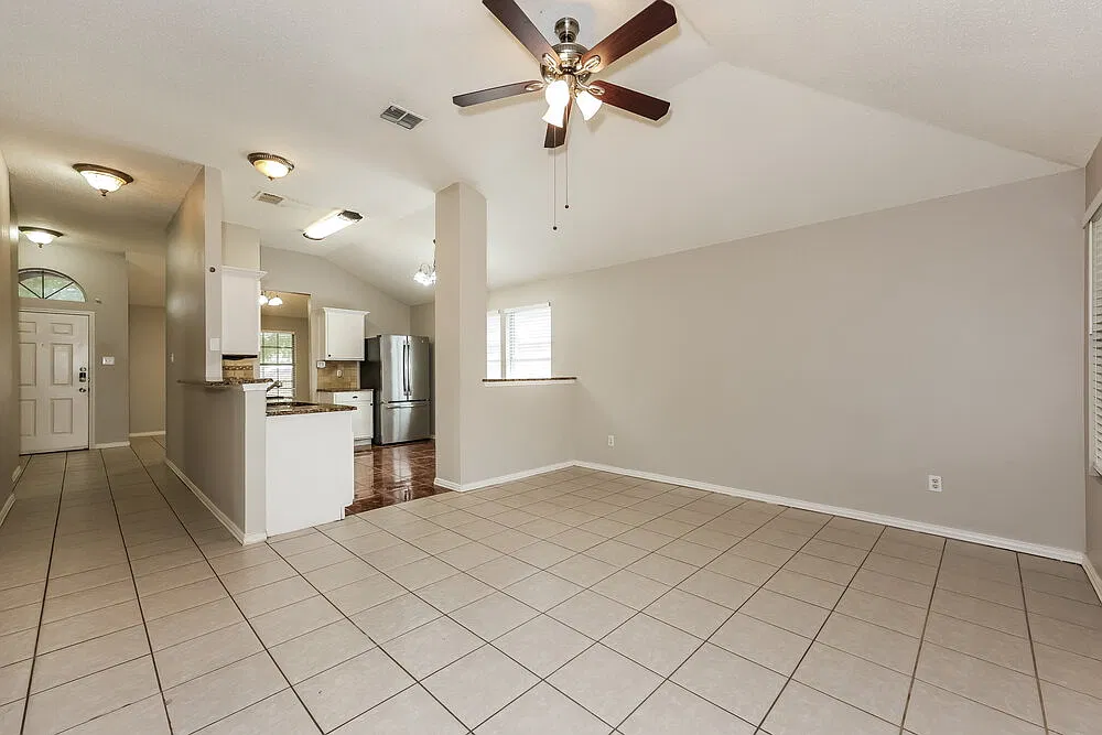 3 bed, 2.0 bath, 1435 sqft, $1,930 — Photo 4