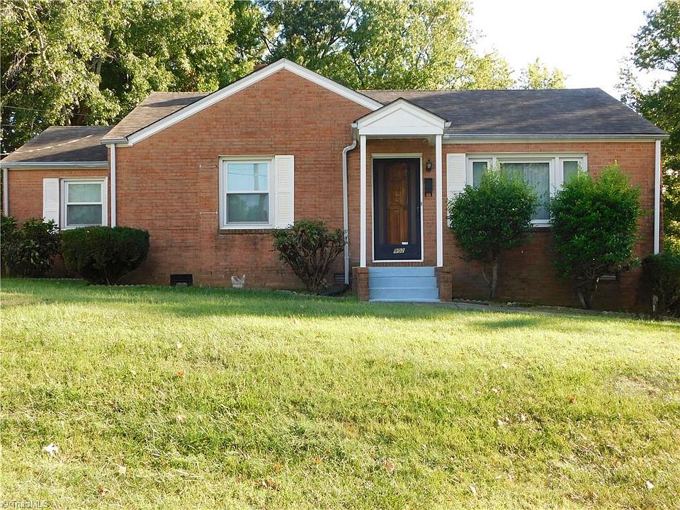 1st image of 902 Ross Ave