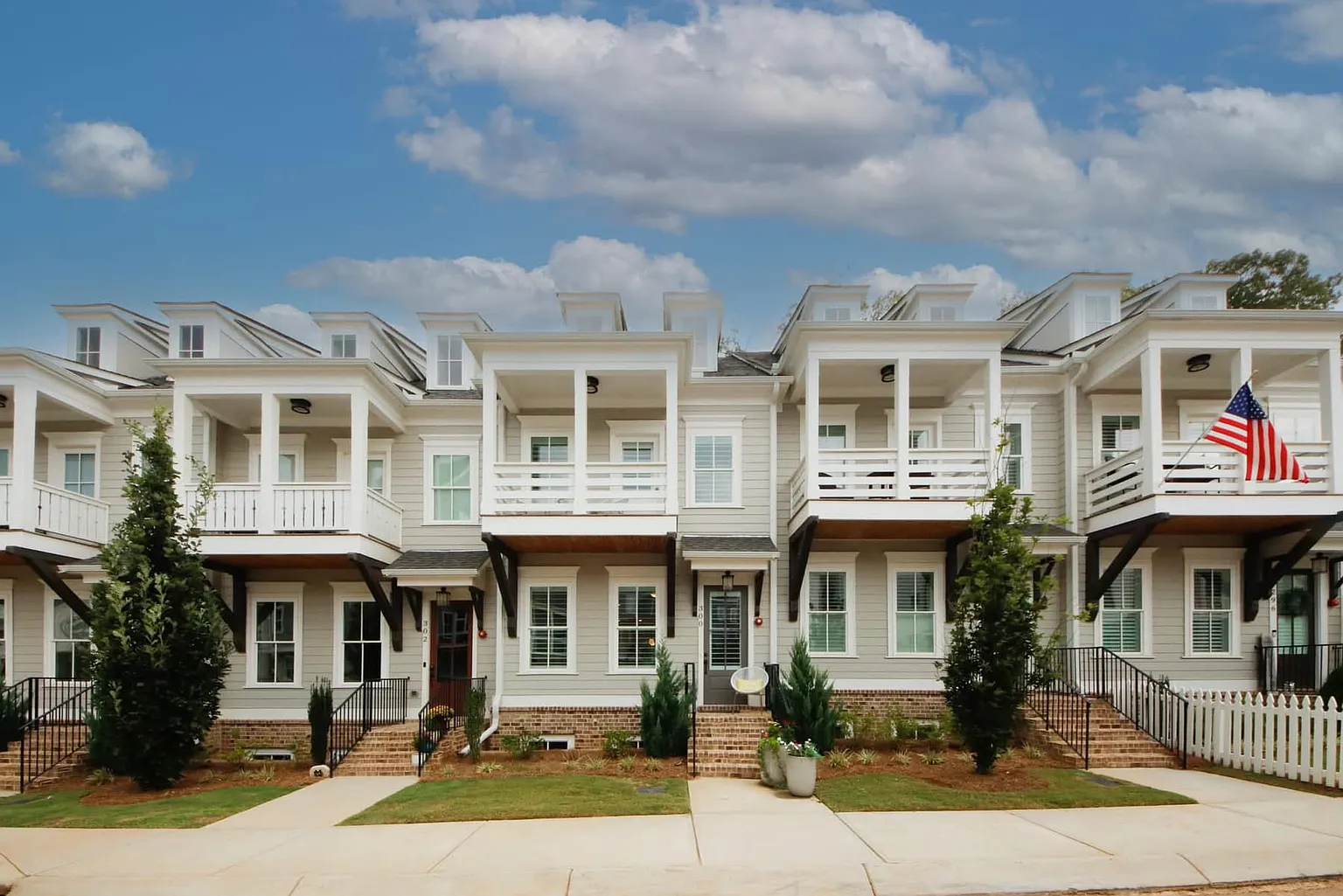 300 Dawson Dr photo 1