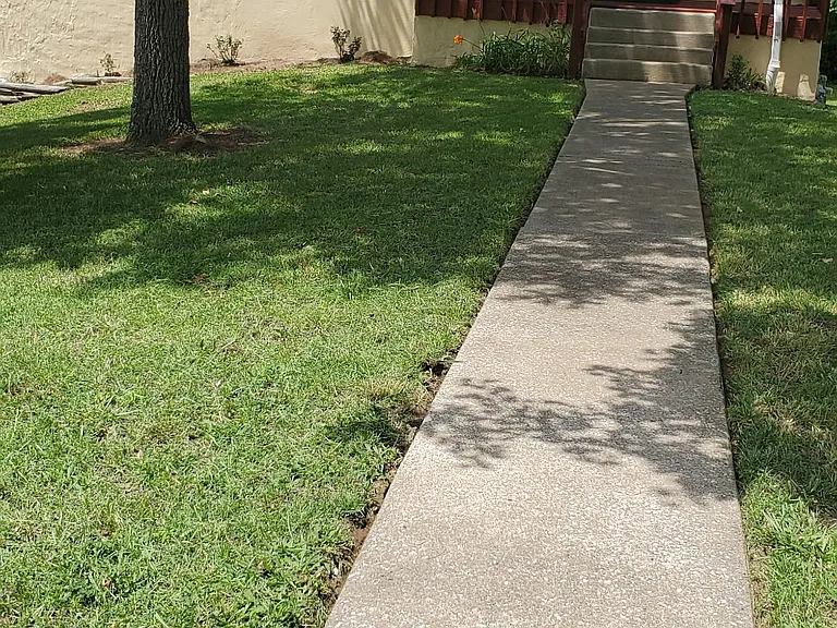 Airwood Front Yard