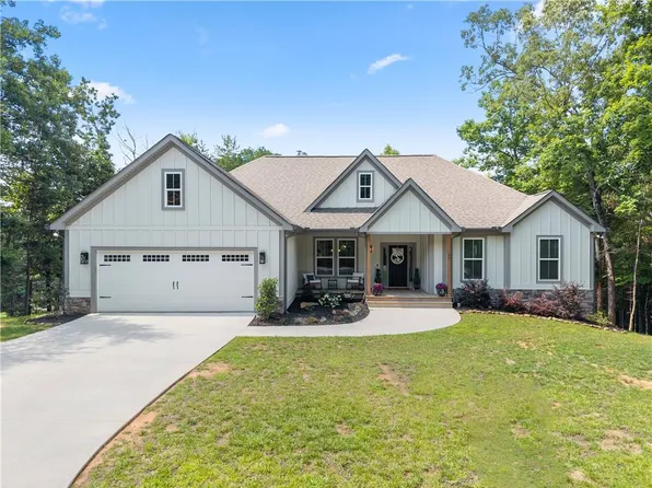 35 Chimney Ln, Cleveland, GA 30528