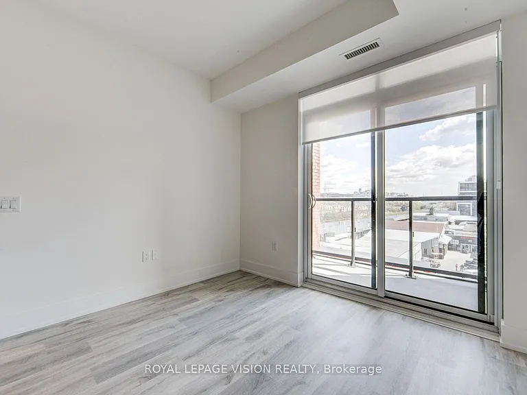 858 Dupont St #526 — Photo 18