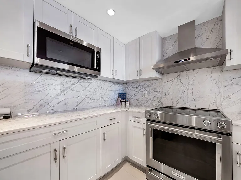 5838 Collins Ave — Photo 6