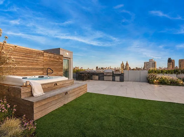 212 W 72nd St #Phn, New York, NY 10023