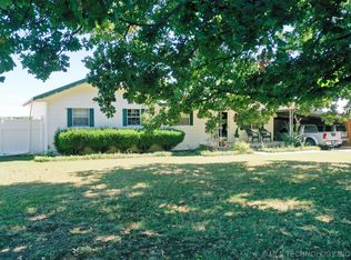 7420 Roundtree Rd, Sulphur, OK 73086