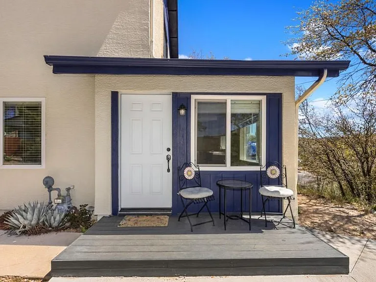 704 Hermosa Dr — Photo 1