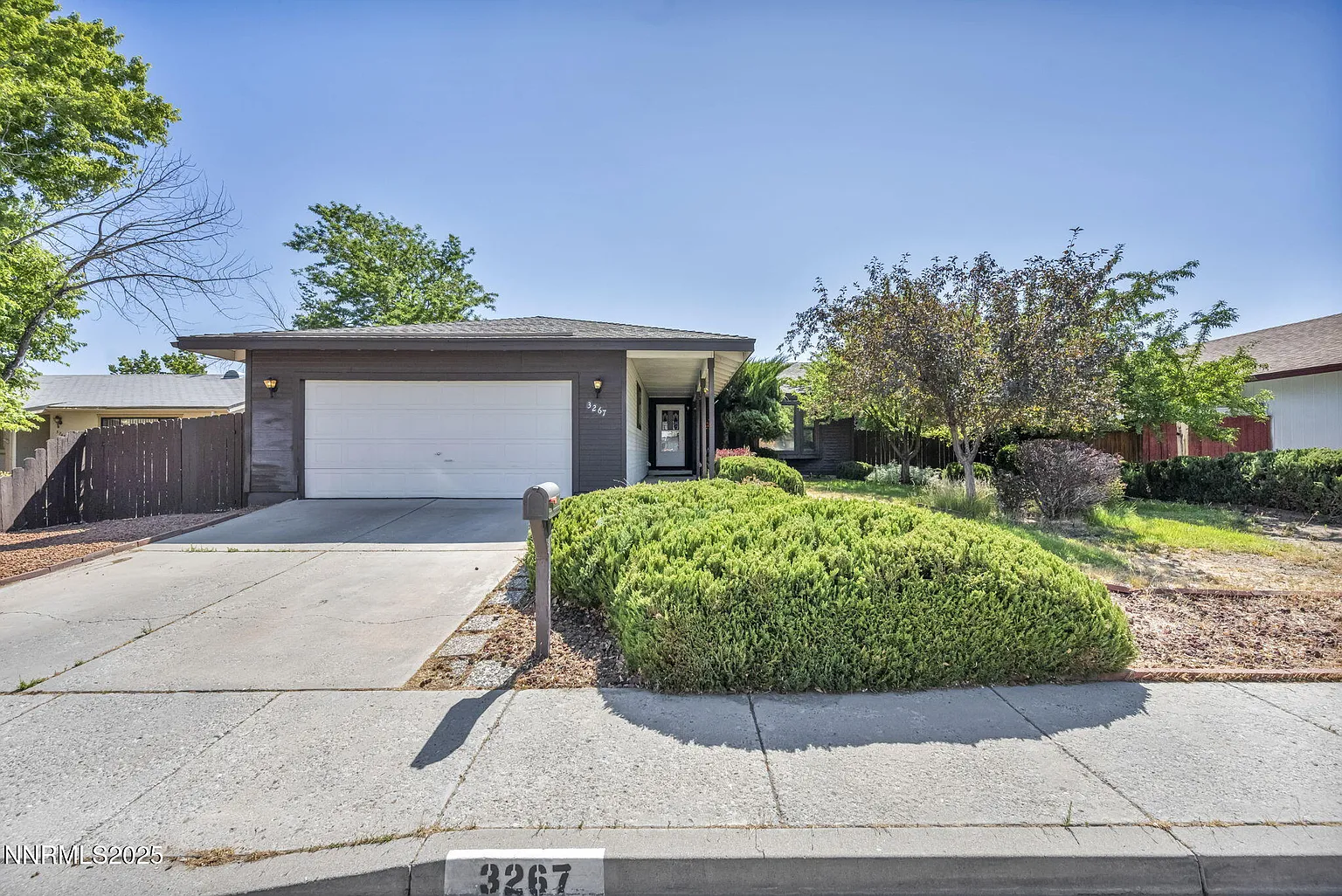 3267 Kitchen Dr photo 1