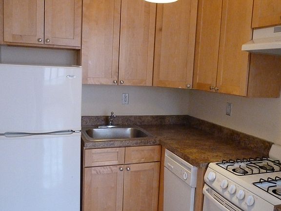 2nd image of 192 Meserole St APT 14