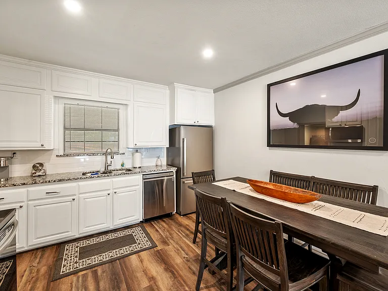3458 Suffolk Dr — Photo 7