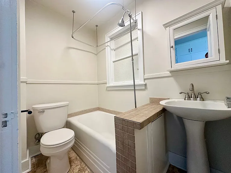 814B Pine St — Photo 9