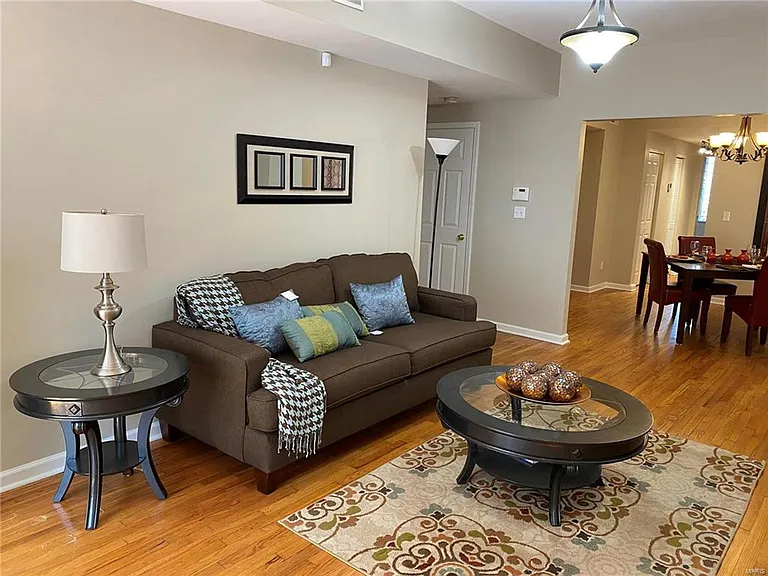 5375 Pershing Ave #1E — Photo 3