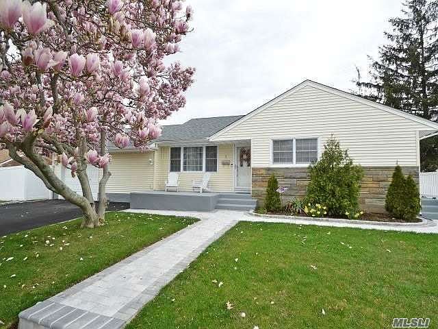 1st image of 2 Mohawk Dr
