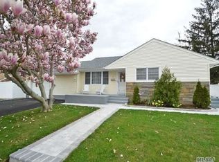 2 Mohawk Dr, Massapequa, NY 11758