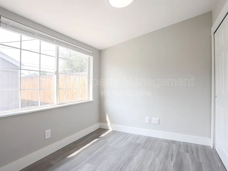 1939 Verbena St — Photo 44