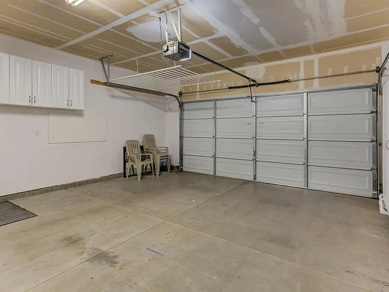 684 Brazelton Cir — Photo 15