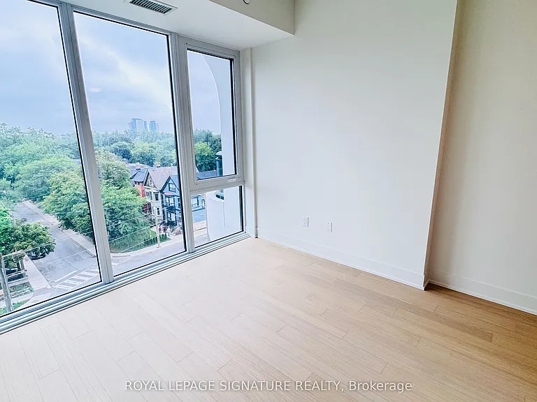 322 Dupont St #605 — Photo 20