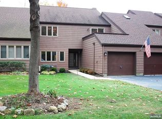 11 Grist Mill Run, Mahwah, NJ 07430