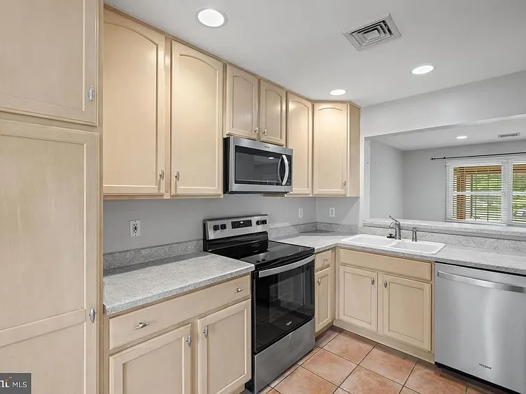 262 Crescent Dr — Photo 9
