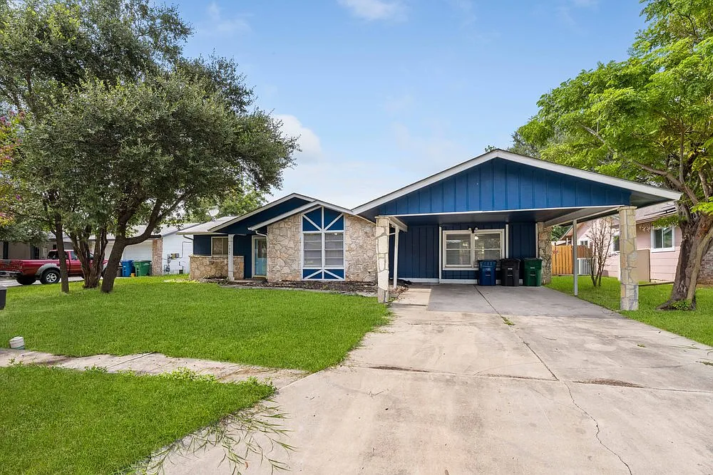 Charming 4-Bed Home with Fenced Yard and Private Patio in San Antonio 7422 Stonehouse Dr — Photo 1