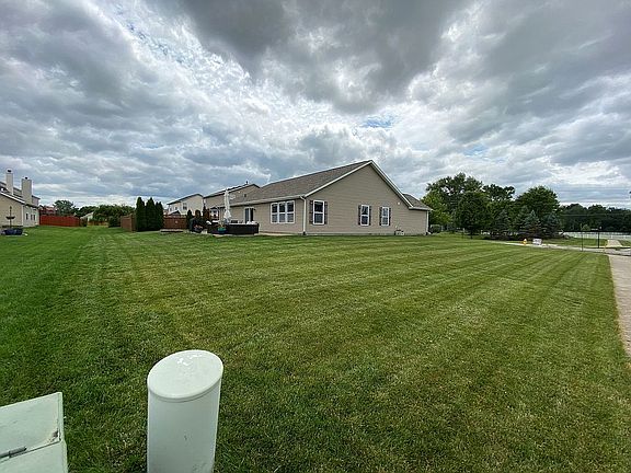 3rd image of 683 Melrose Ct