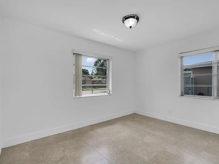 1040 SW 73rd Ct — Photo 15
