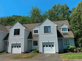 14 Woods Run, Farmington, CT 06032