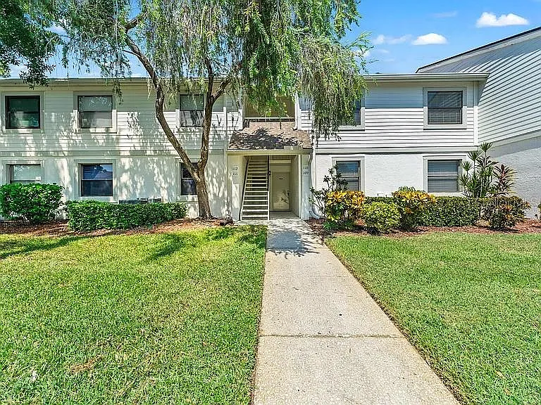109 Meadow Ln