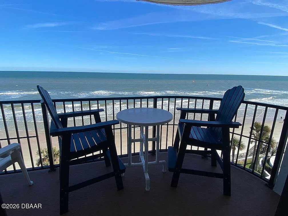 3 bed, 3.0 bath, 1826 sqft, $4,800 — Photo 2