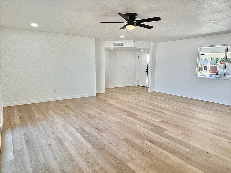 Living Room/Common Space