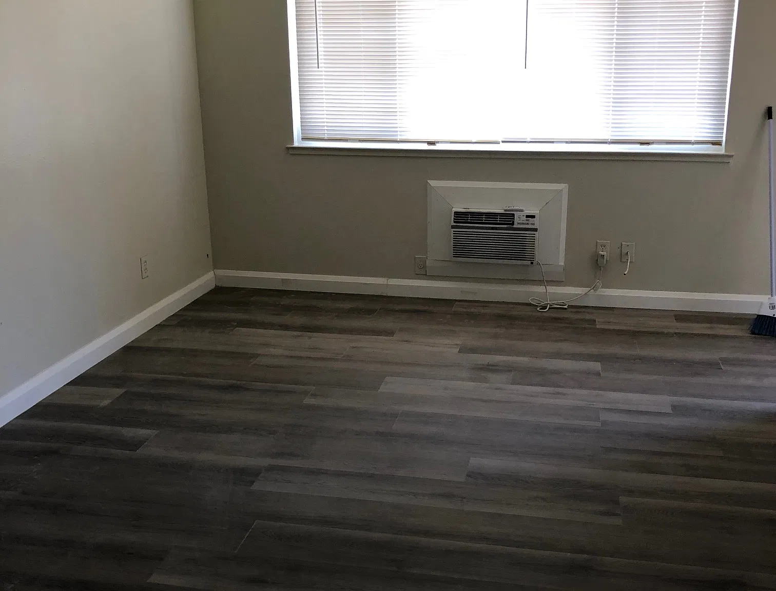 936 Dornajo Way — Photo 2