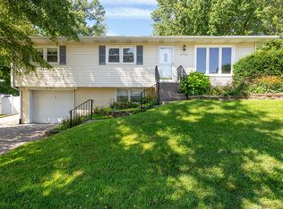 2920 Cambridge Dr, Bettendorf, IA 52722