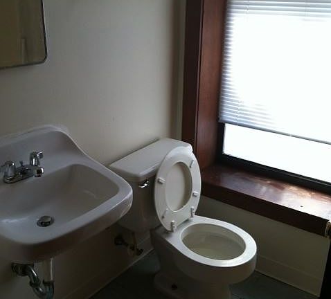3rd image of 118 W Saint Catherine St APT 3B