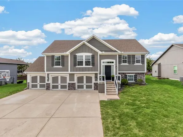 902 N Cottonwood St, Kearney, MO 64060