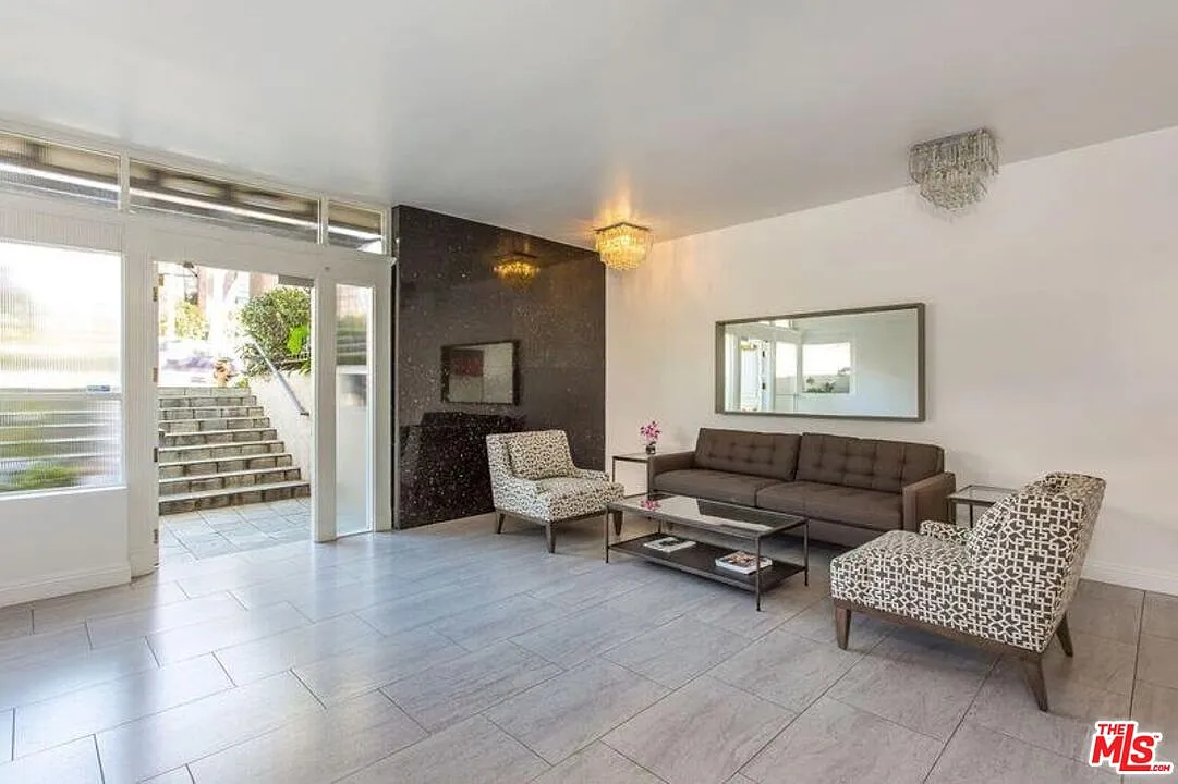 1 bed, 1.0 bath, 886 sqft, $3,150 — Photo 3