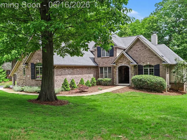 10490 Deer Ridge Trl, Holly, MI 48442