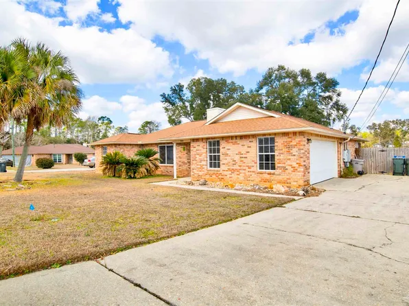 308 Twisted Oak Dr, Cantonment, FL 32533