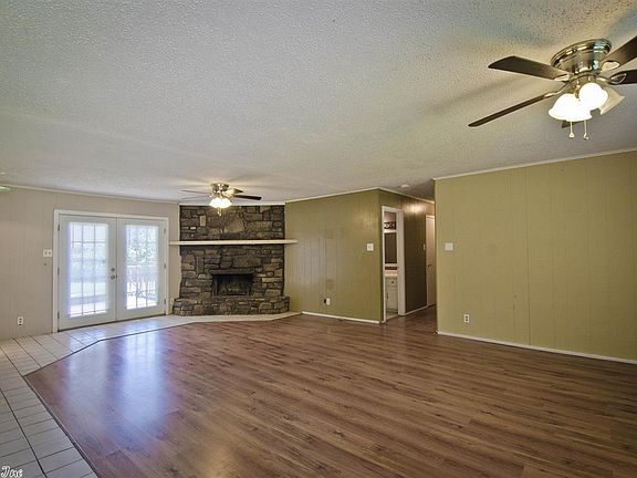 4th image of 135 Joy Dr