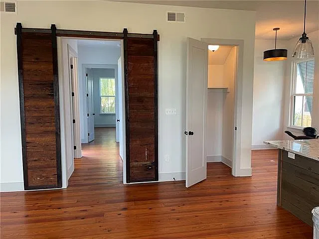3 bed, 2.5 bath, 1748 sqft, $2,500 — Photo 2