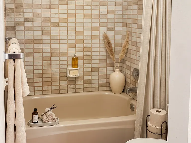 8732 Phinney Ave N #201 — Photo 14