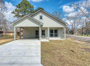 200 Gilbert St, Sour Lake, TX 77659