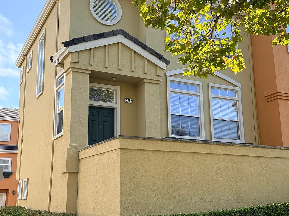 3652 Fitzsimmons Cmn