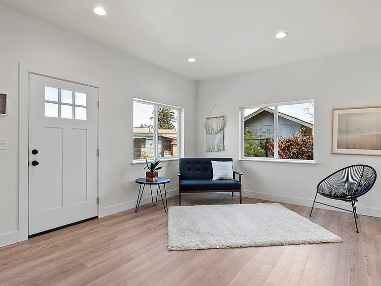 4924 Diamond Blvd #2 — Photo 4
